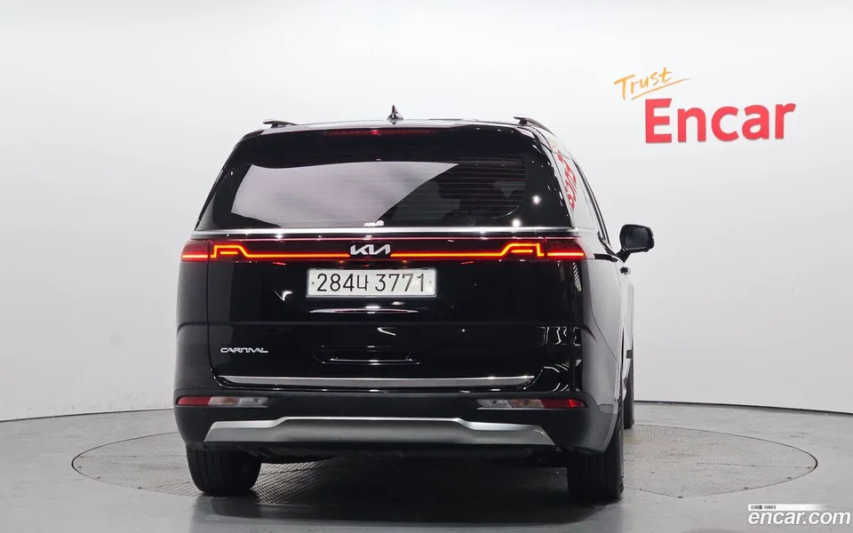 Kia Carnival 9 2023 — thumbnail 4