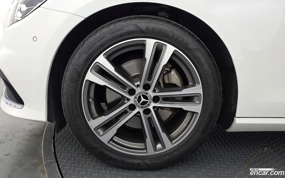Mercedes-Benz E-Class E250 2023 — миниатюра 5