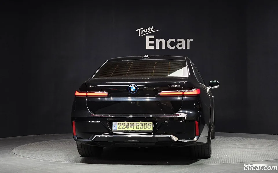 BMW 7 Series 750e xDrive M 2023 — миниатюра 4