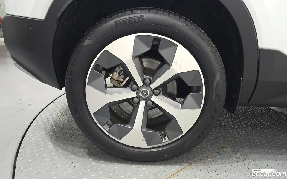 Volvo XC40 B4 2022 — миниатюра 2