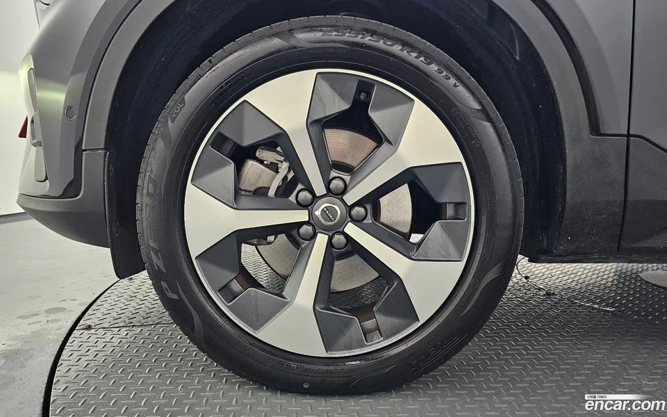 Volvo XC40 B4 2023 — миниатюра 2