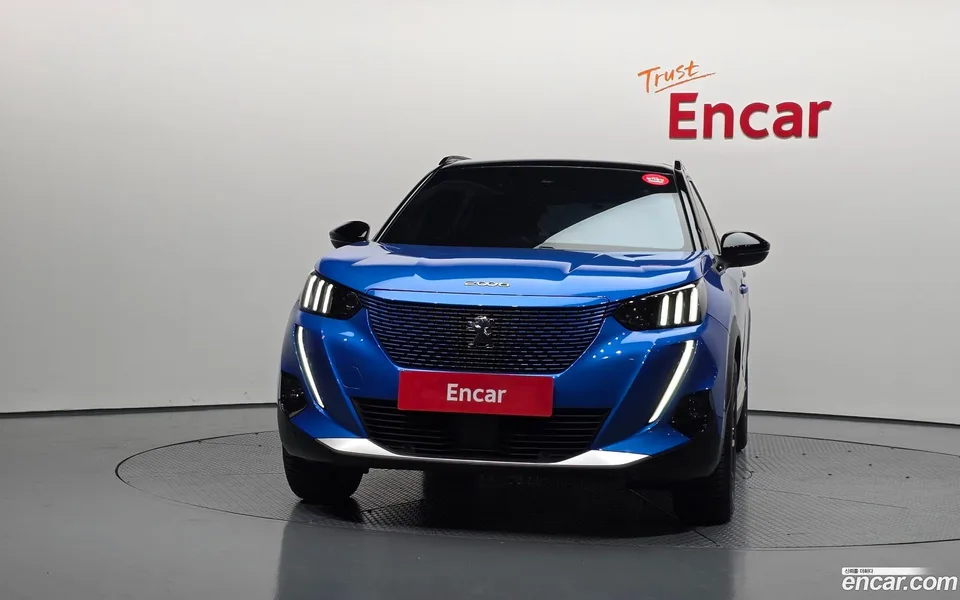 Peugeot e-2008 EV GT 2022 — миниатюра 3