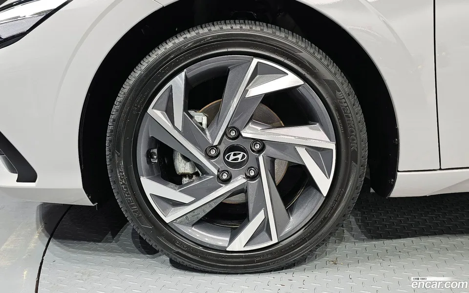 Hyundai Avante CN7 Hybrid 2024 — миниатюра 5
