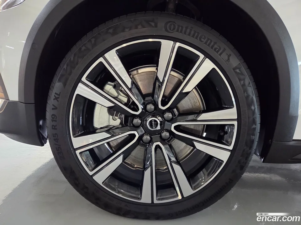 Volvo V60 Cross Country B5 AWD 2025 — миниатюра 2