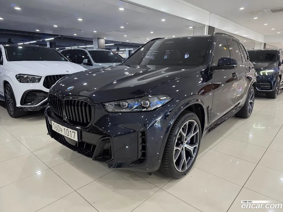 BMW X5 xDrive 40i M 2025 — фото 1, купить с доставкой в Москву