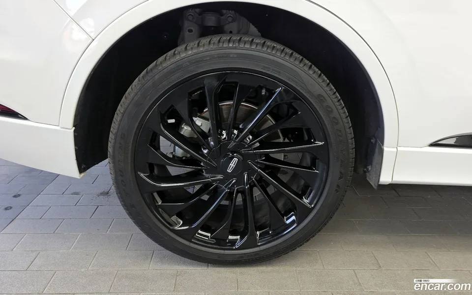 Lincoln Aviator 3.0 AWD 2023 — миниатюра 2