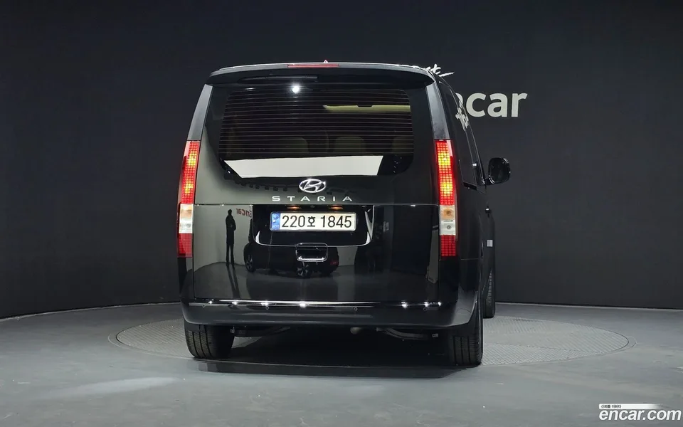 Hyundai Staria 9 2023 — миниатюра 4