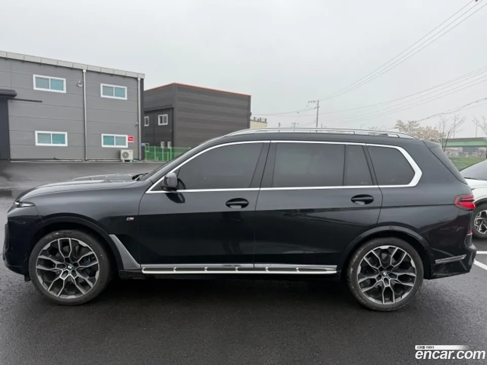 BMW X7 xDrive 40i M 6 2023 — миниатюра 3