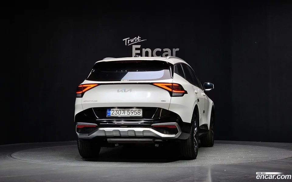 Kia Sportage Hybrid 2WD 2023 — миниатюра 4