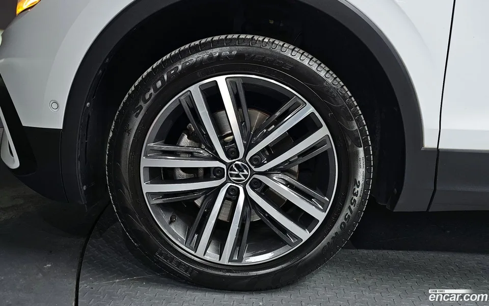 Volkswagen Tiguan Allspace 2.0 TSI 2023 — миниатюра 2