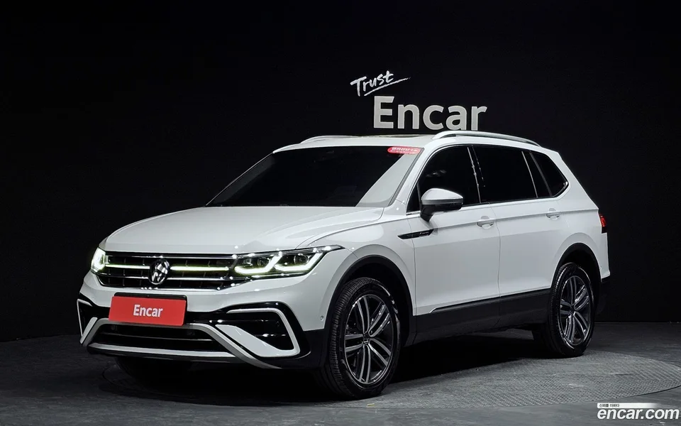 Volkswagen Tiguan Allspace 2.0 TSI 2023 — фото 1, купить с доставкой в Москву