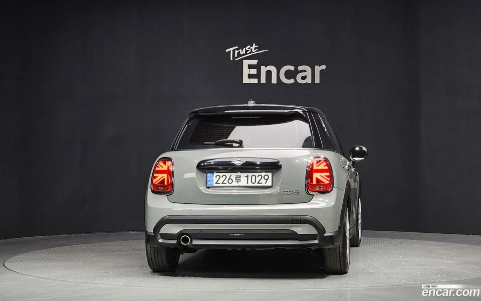 MINI Cooper 5 2022 — миниатюра 4