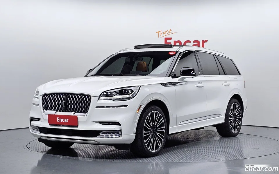 Lincoln Aviator 3.0 AWD 2023 — фото 1, купить с доставкой в Москву