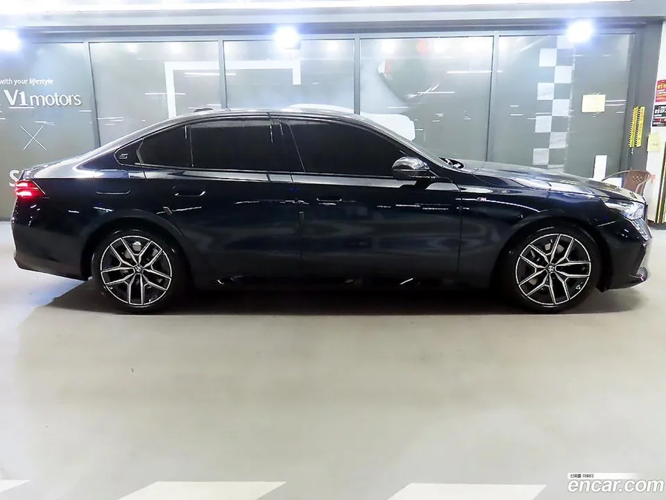 BMW 5 Series 520i M 2025 — миниатюра 3