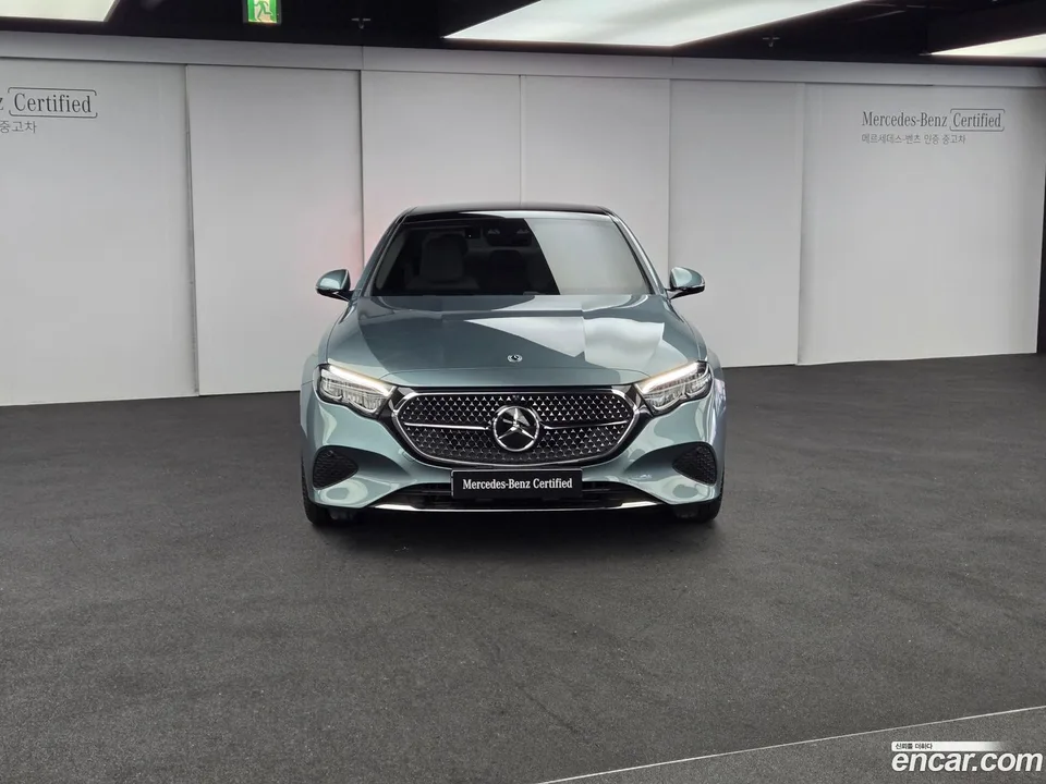 Mercedes-Benz E-Class E200 2025 — миниатюра 3