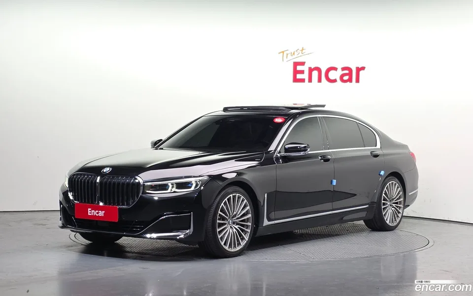 BMW 7 Series 740Li xDrive 2022 — фото 1, купить с доставкой в Москву