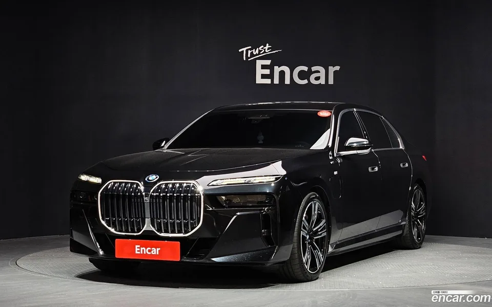 BMW 7 Series 750e xDrive M 2023 — фото 1, купить с доставкой в Москву