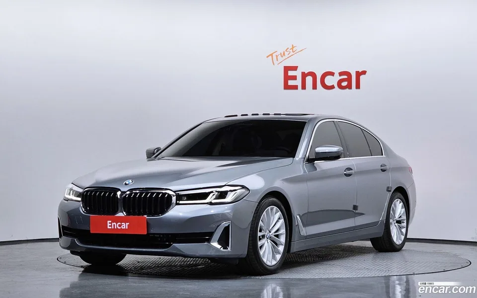 BMW 5 Series 520i 2022 — фото 1, купить с доставкой в Москву