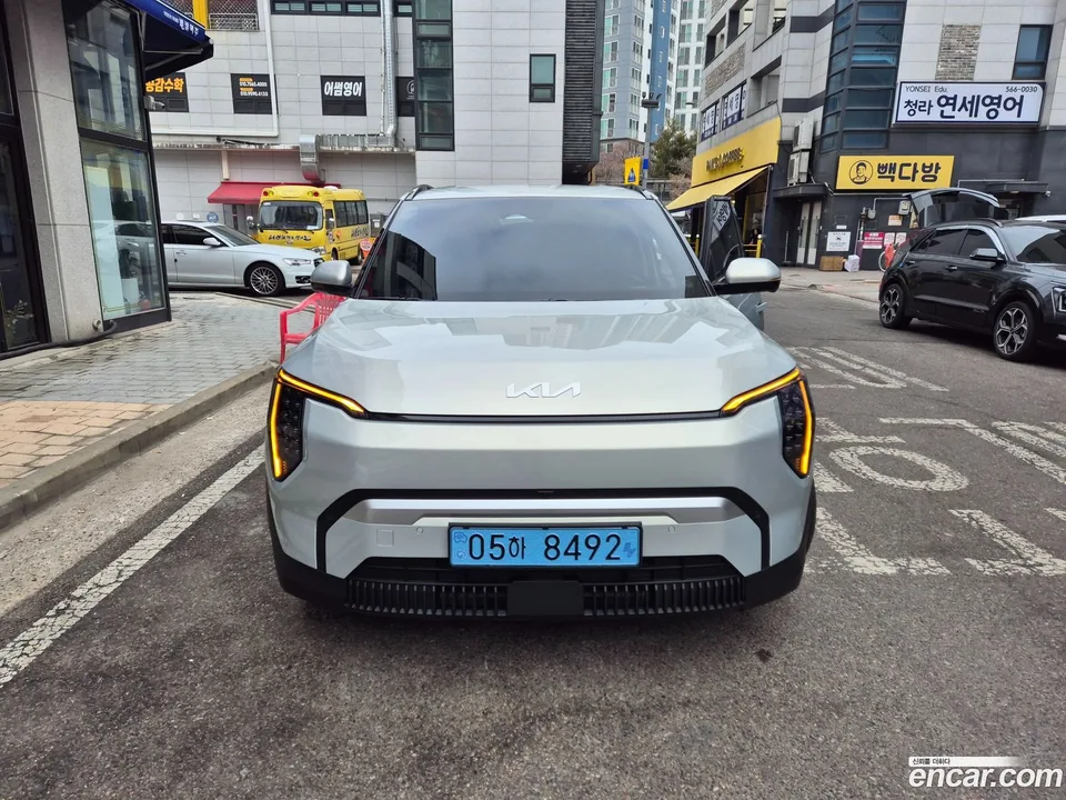 Kia EV3 2WD 2025 — фото 1, купить с доставкой в Москву