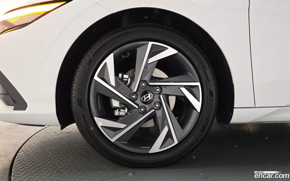 Hyundai Avante CN7 1.6 2025 — миниатюра 2
