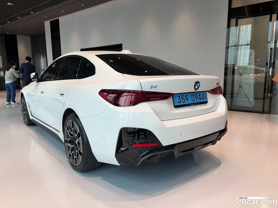 BMW i4 eDrive40 M 2026 — миниатюра 4