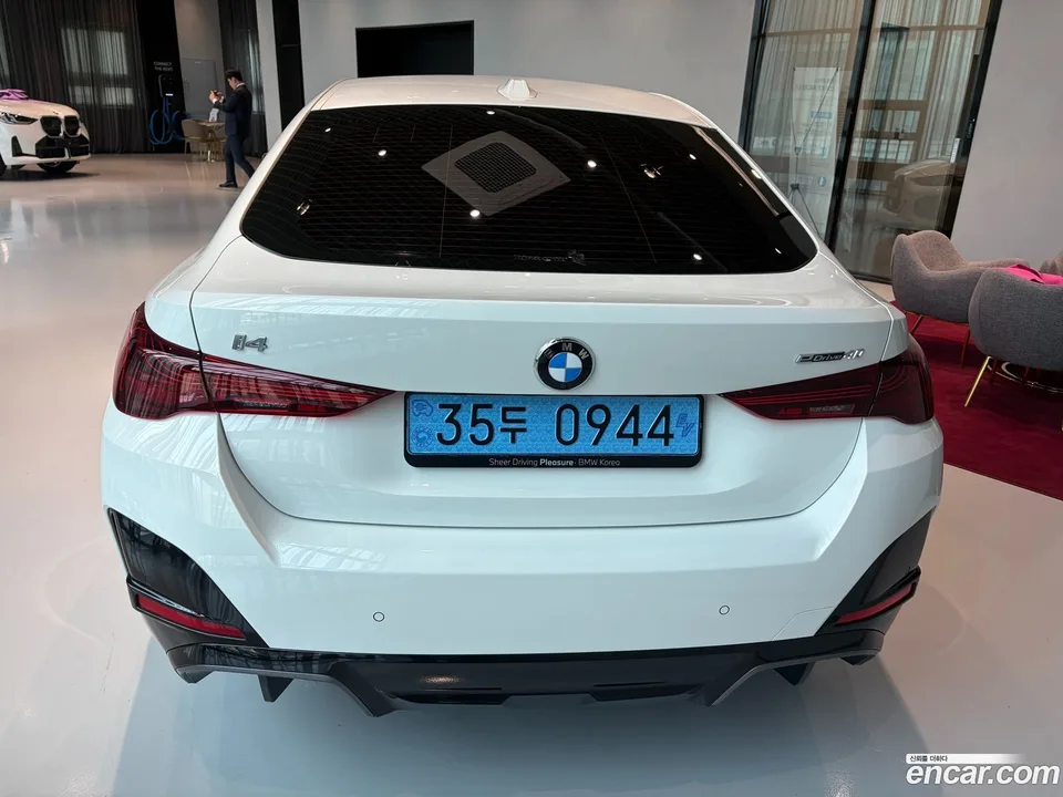 BMW i4 eDrive40 M 2026 — миниатюра 5