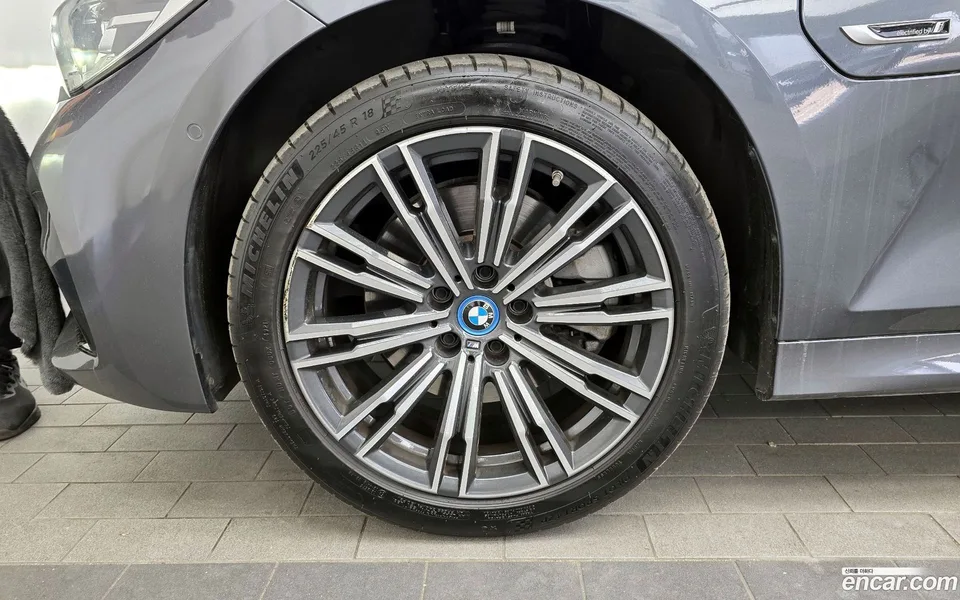 BMW 3 Series 320e M 2022 — миниатюра 2