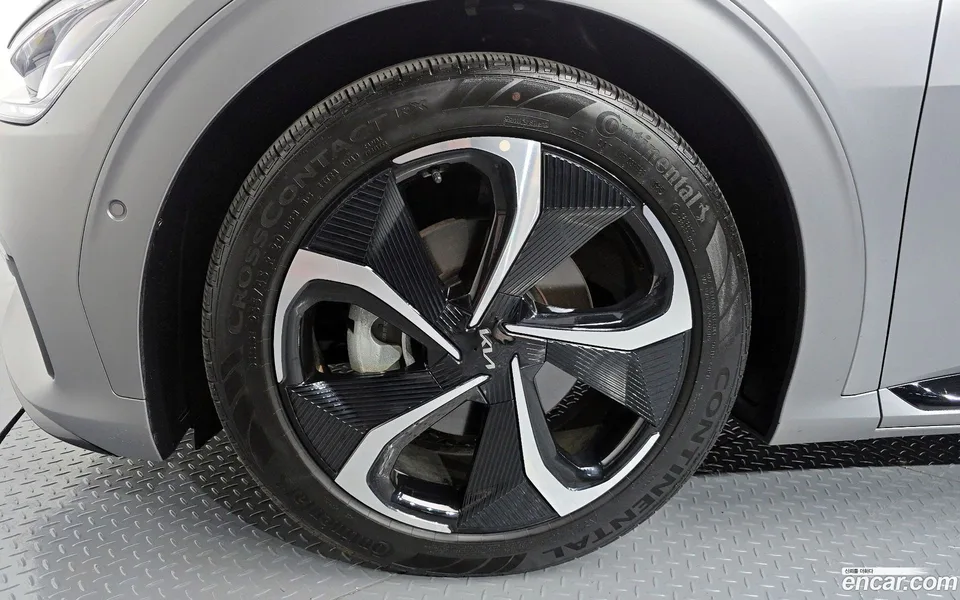 Kia EV6 4WD 2023 — миниатюра 2