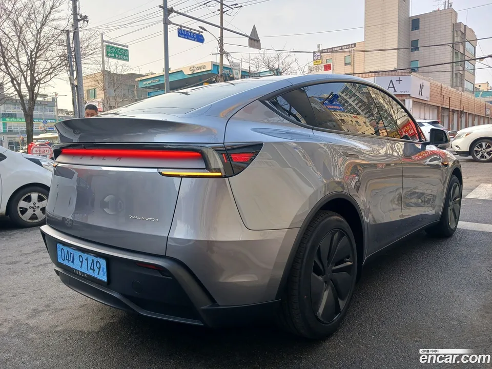 Tesla Model Y AWD 2026 — миниатюра 2