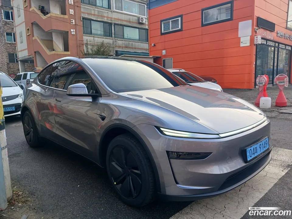 Tesla Model Y AWD 2026 — миниатюра 3
