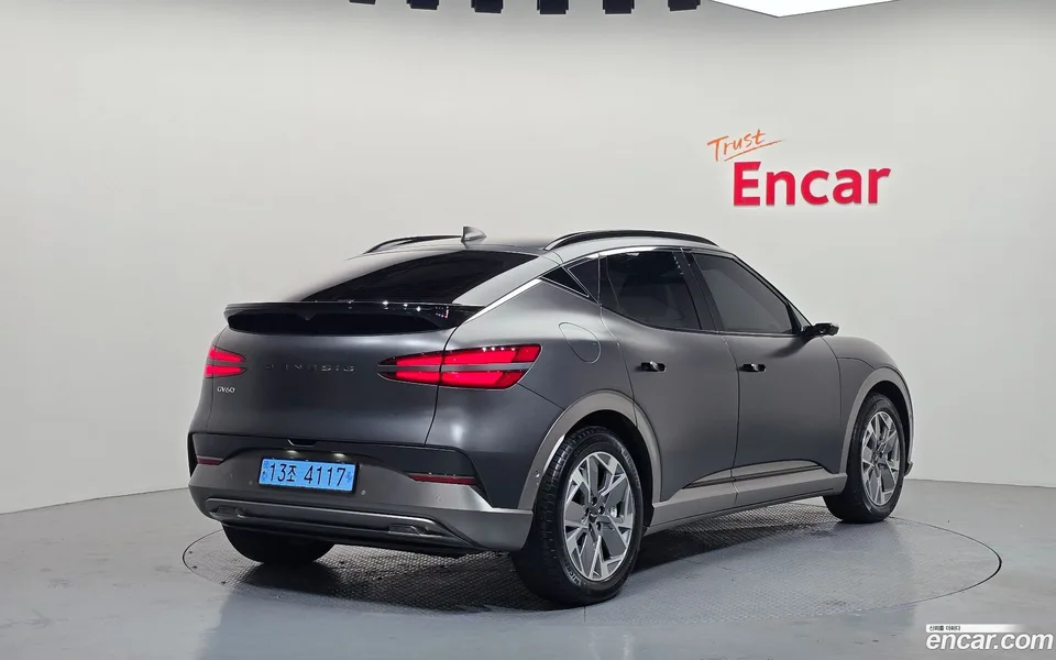 Genesis GV60 AWD 2023 — фото 1, купить с доставкой в Москву