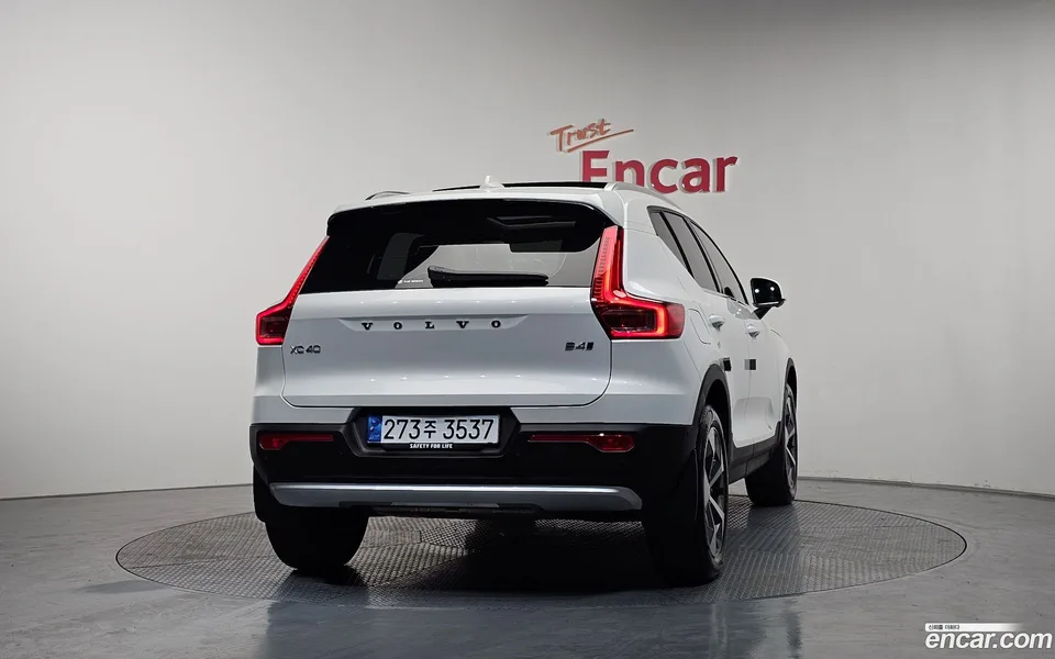 Volvo XC40 B4 2024 — миниатюра 4