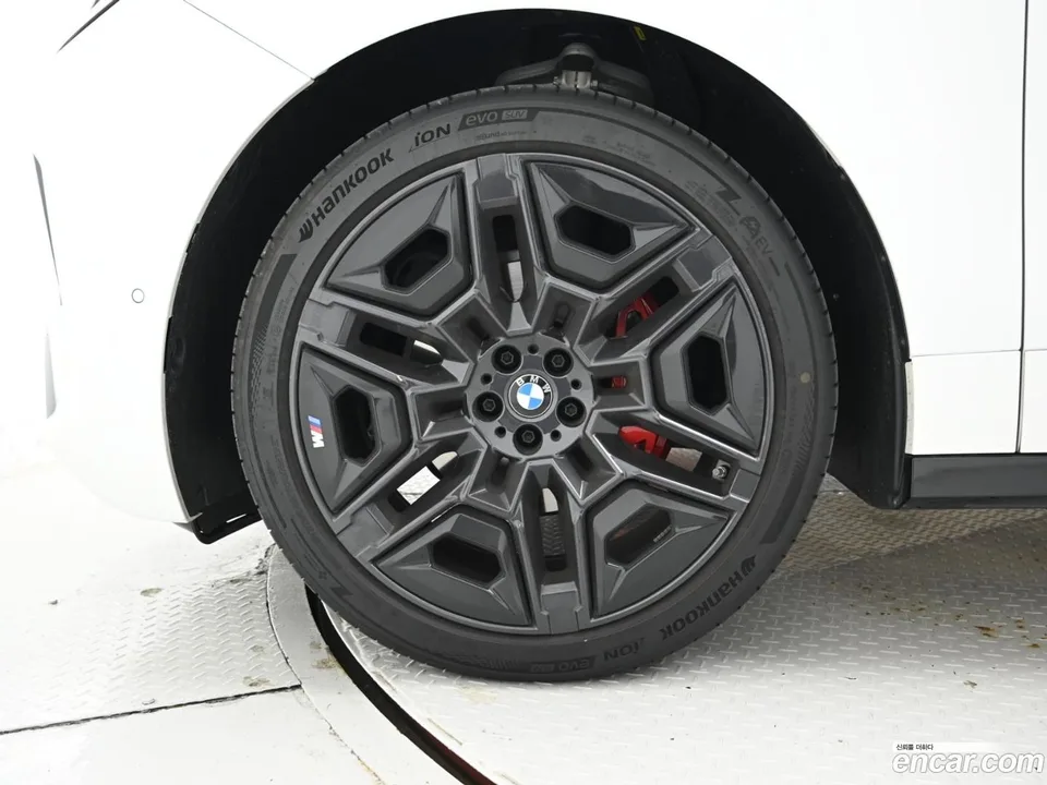 BMW iX xDrive60 M 2025 — миниатюра 5