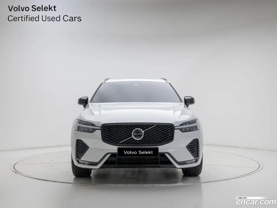 Volvo XC60 B5 2025 — фото 1, купить с доставкой в Москву