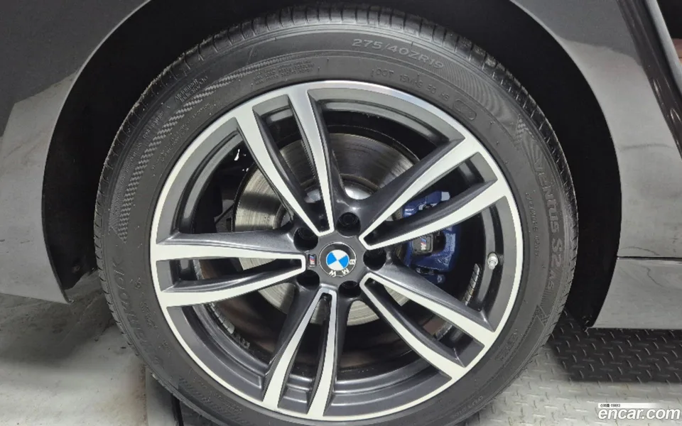 BMW 6 Series GT 620d M 2023 — миниатюра 5