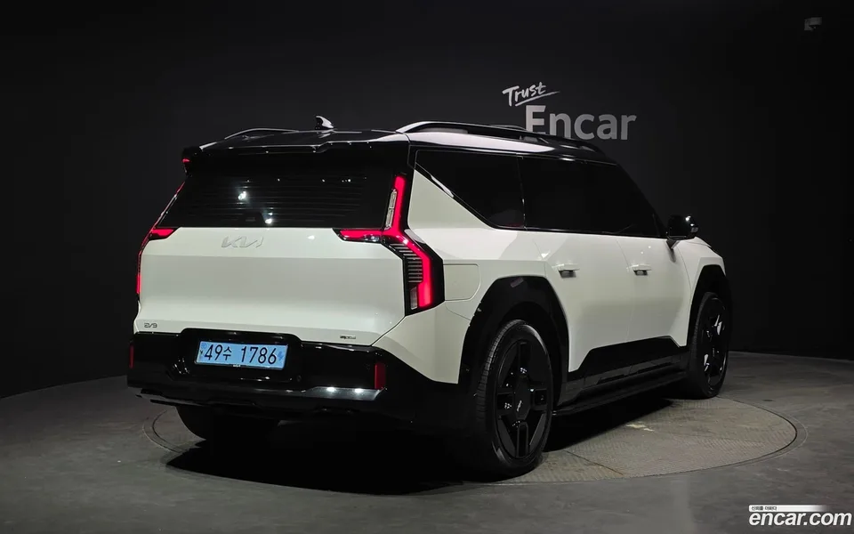 Kia EV9 4WD 2023 — миниатюра 2