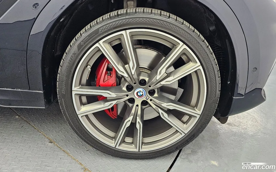 BMW X6 M50i 2023 — миниатюра 2