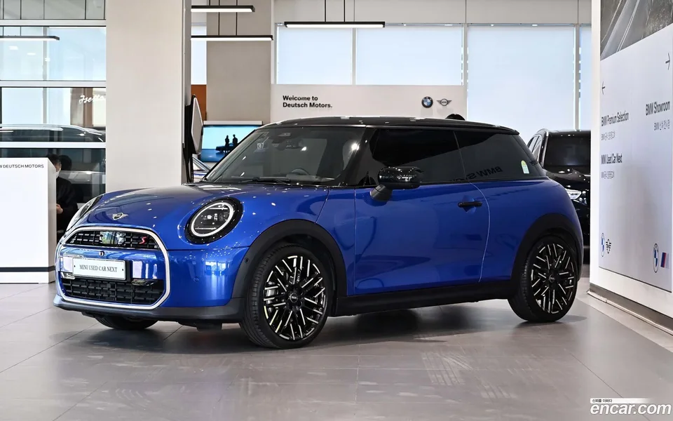 MINI Cooper S 2025 — фото 1, купить с доставкой в Москву