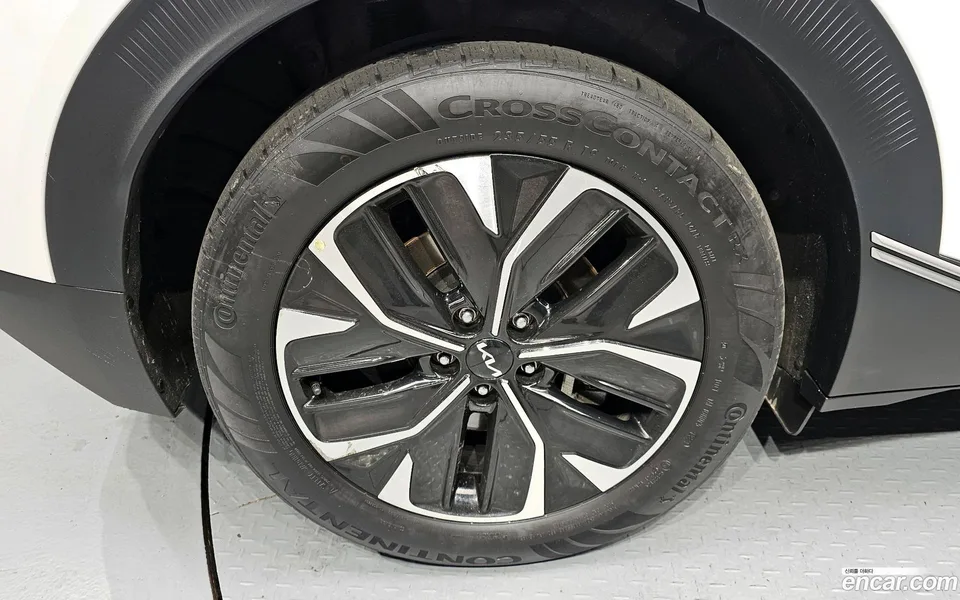 Kia EV6 2023 — миниатюра 2
