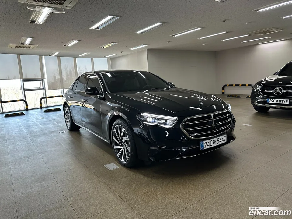 Mercedes-Benz E-Class E300 4MATIC 2026 — миниатюра 4