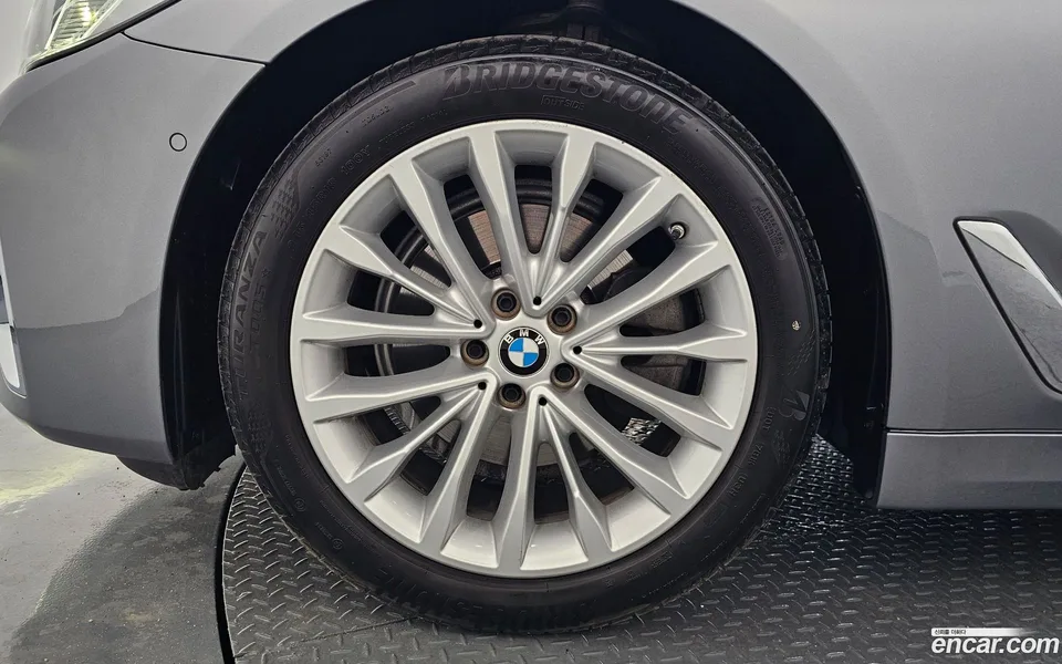 BMW 5 Series 520i 2022 — миниатюра 5