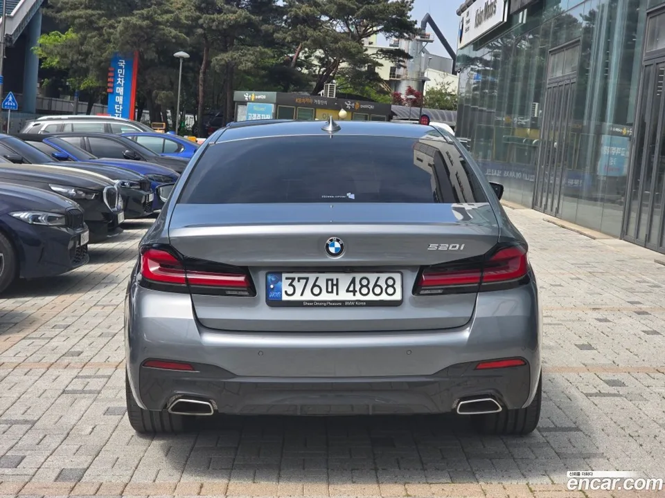 BMW 5 Series 520i M 2023 — миниатюра 4