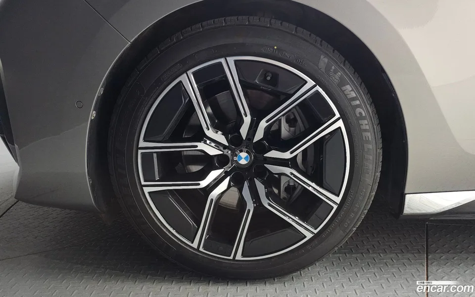 BMW 7 Series 740i xDrive M 2024 — миниатюра 2