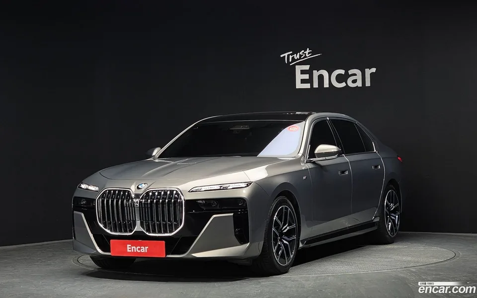 BMW 7 Series 740i xDrive M 2024 — фото 1, купить с доставкой в Москву