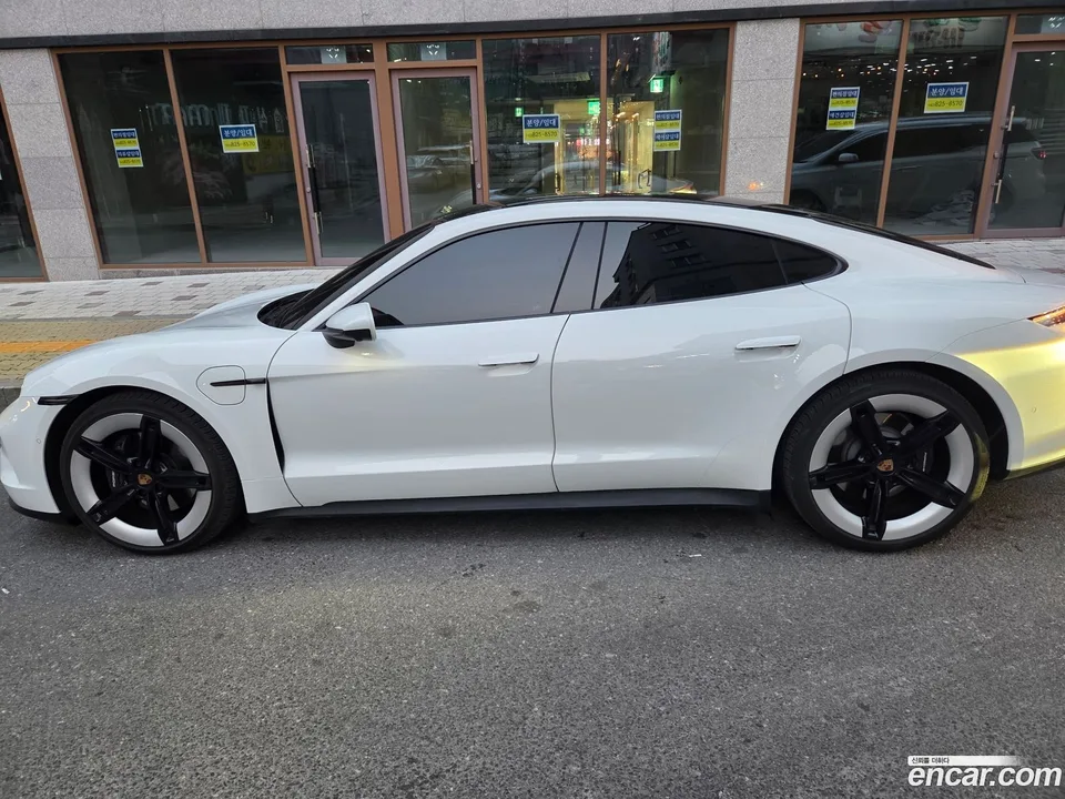 Porsche Taycan 2025 — миниатюра 3