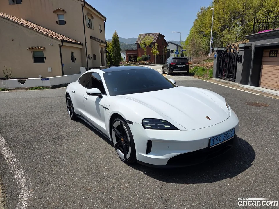 Porsche Taycan 2025 — миниатюра 4