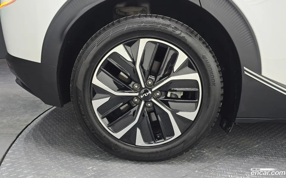 Kia EV6 2023 — миниатюра 2