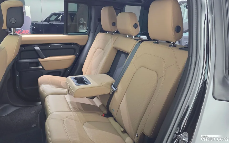 Land Rover Defender 110 P300 X- SE 2025 — миниатюра 2