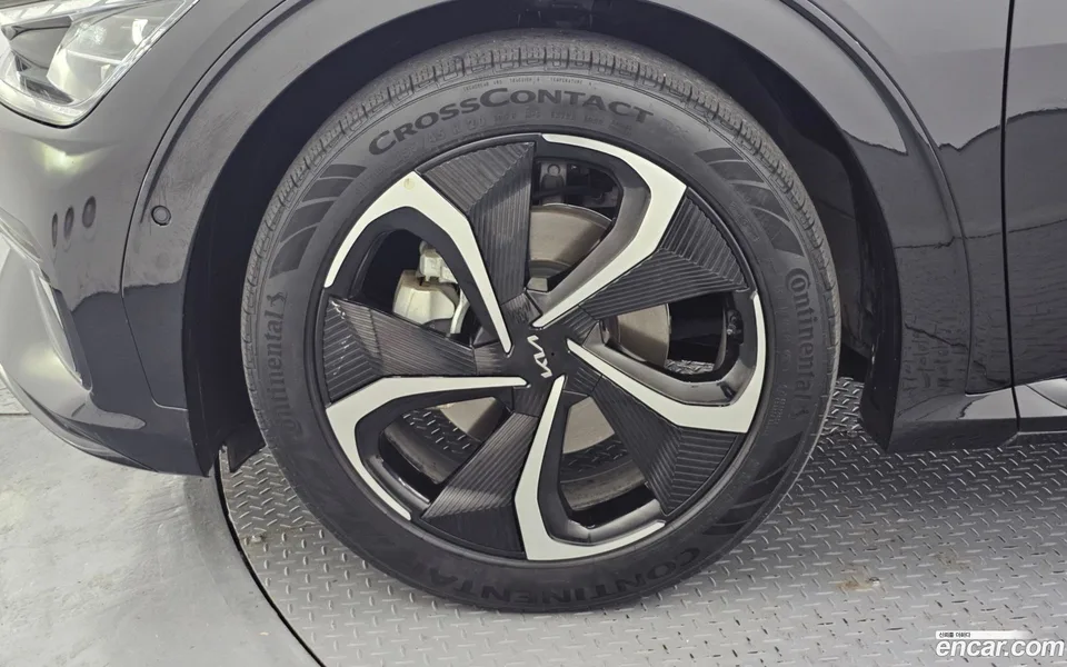 Kia EV6 4WD 2023 — миниатюра 2