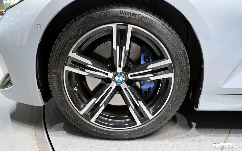 BMW 3 Series 320i M 2023 — миниатюра 2